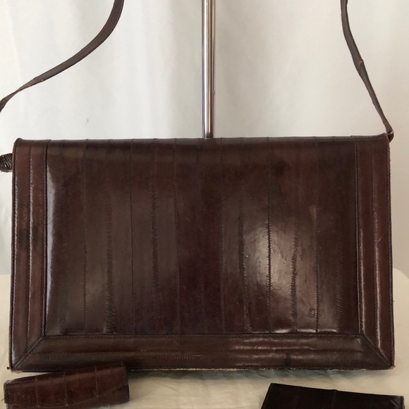 Vintage brown genuine eel skin purse. Comes w/ a lipstick holder & mini wallet. - Picture 2 of 16
